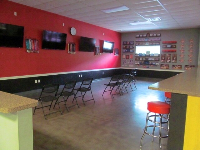 More Photos Of 1714-1726 Davenport Dr, Trinity Showroom For Lease