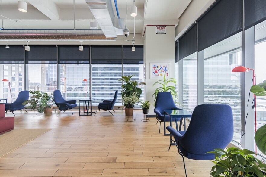 More Photos Of 615 S College St, Charlotte Office For Lease