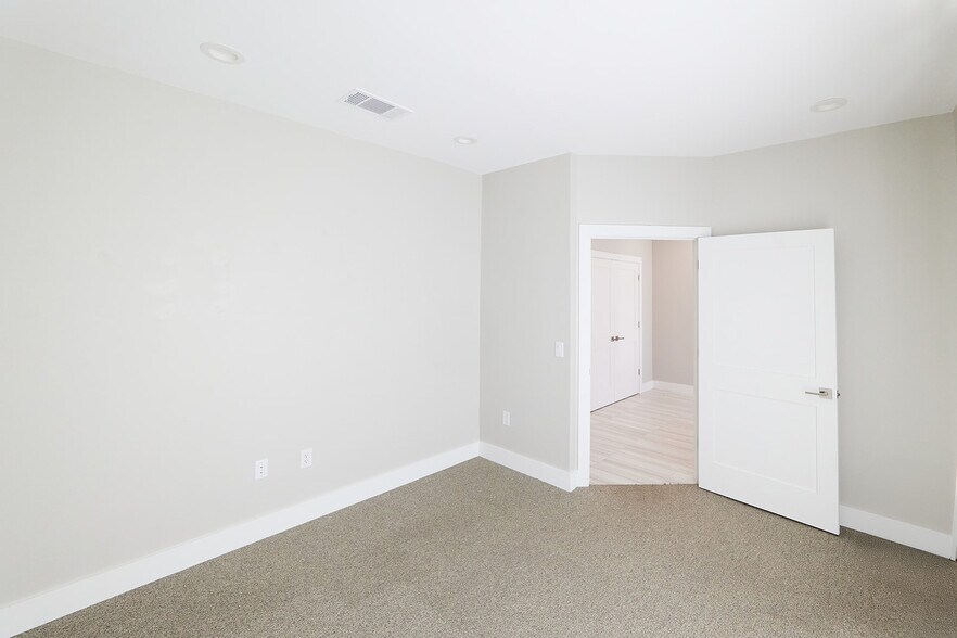 More Photos Of 1908 Yaupon Trl, Cedar Park Loft Creative Space For Sale