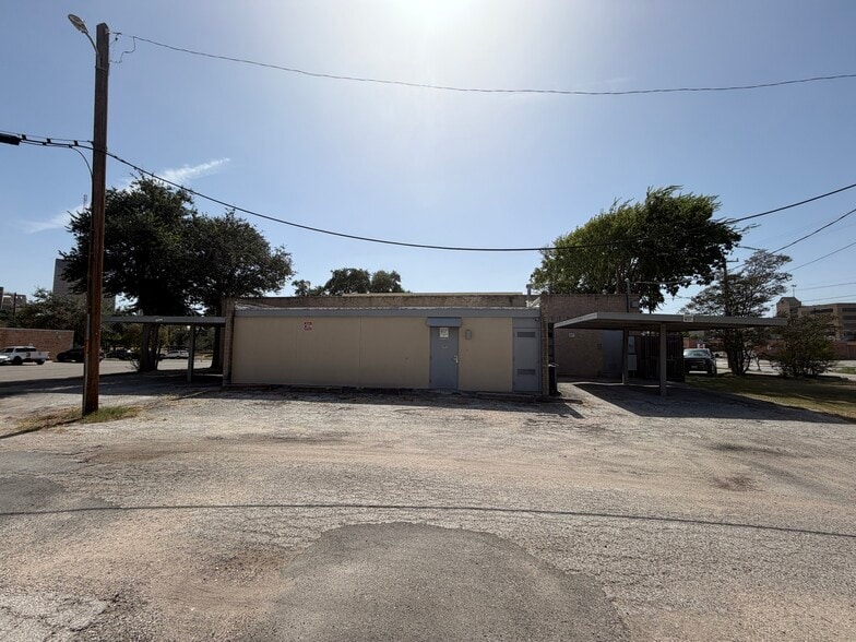 More Photos Of 420 Baltimore Ave, San Antonio Office For Sale