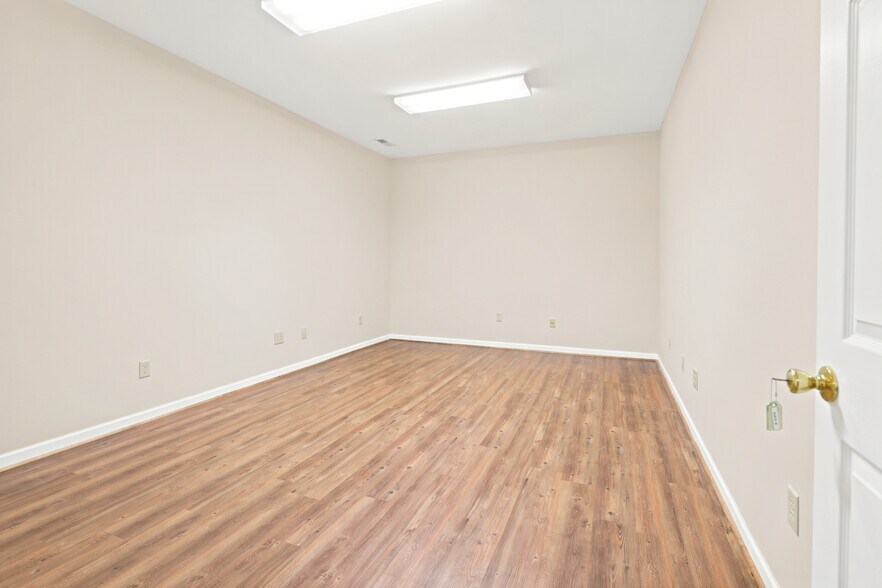 More Photos Of 1569 Jefferson Hwy, Fishersville Office For Lease