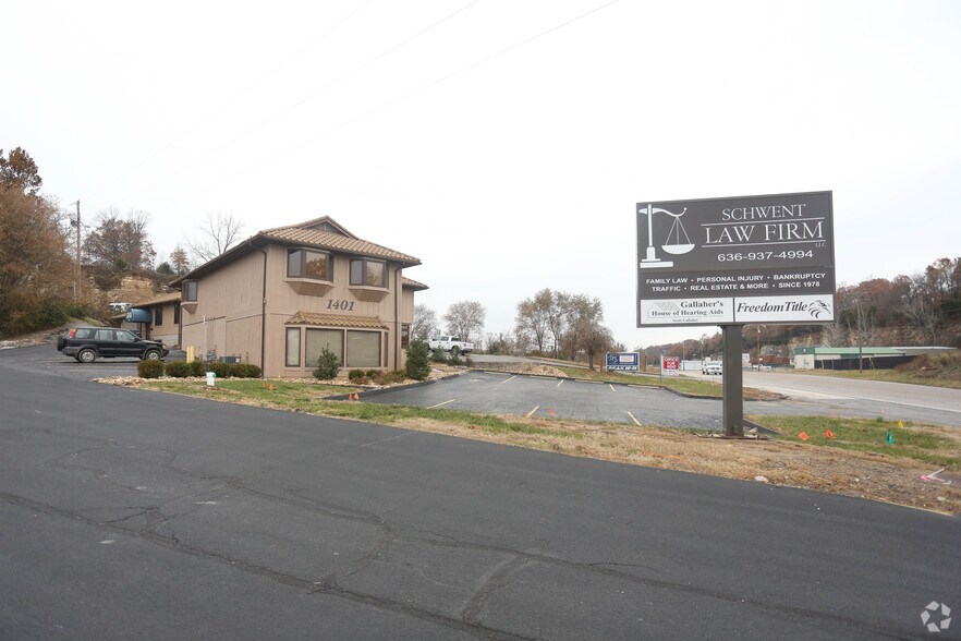 More Photos Of 1401 N Truman Blvd, Festus Office For Lease
