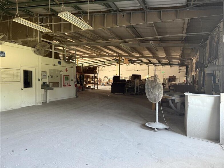More Photos Of 6805 33rd St E, Sarasota Warehouse For Sale