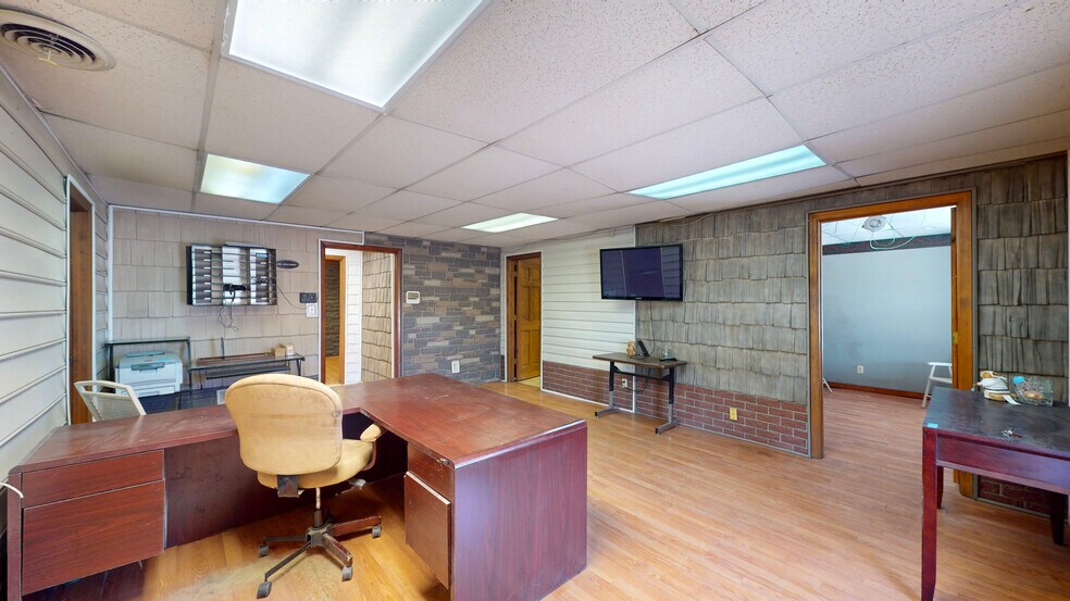 More Photos Of 5534/5546 Waterlevel Hwy, Cleveland Light Distribution For Sale