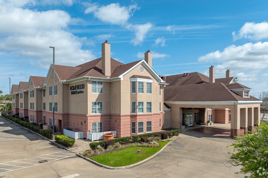 More Photos Of 401 Bay Area Blvd, Houston Hotel For Sale