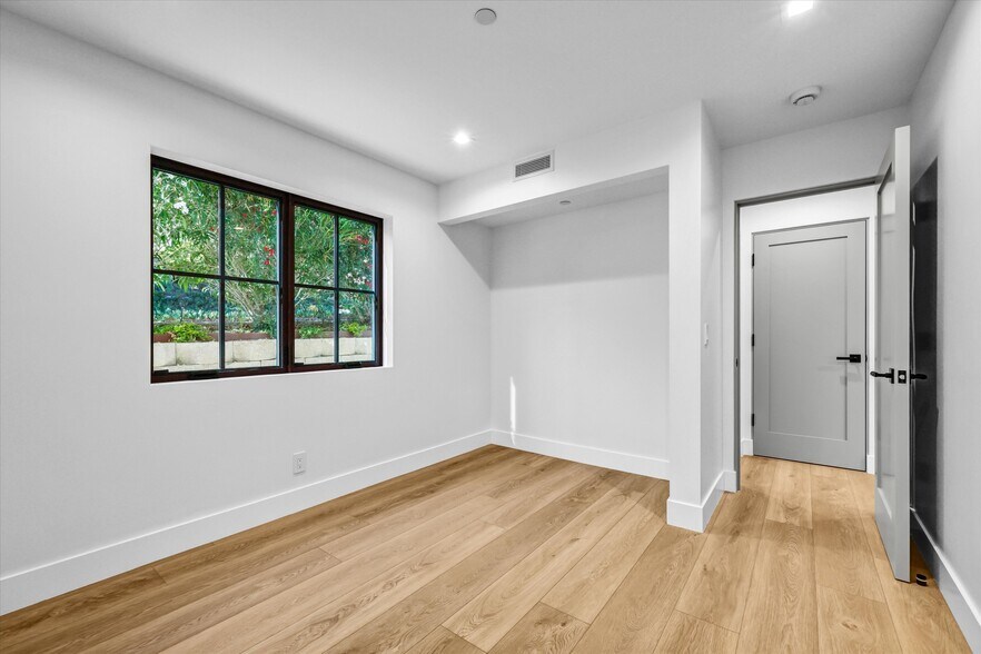 More Photos Of 21024 Laguna Canyon Rd, Laguna Beach Storefront Retail Residential For Lease