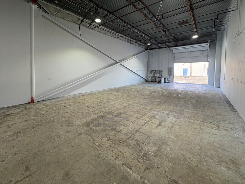 More Photos Of 4400 S Wayside Dr, Houston Unknown For Lease