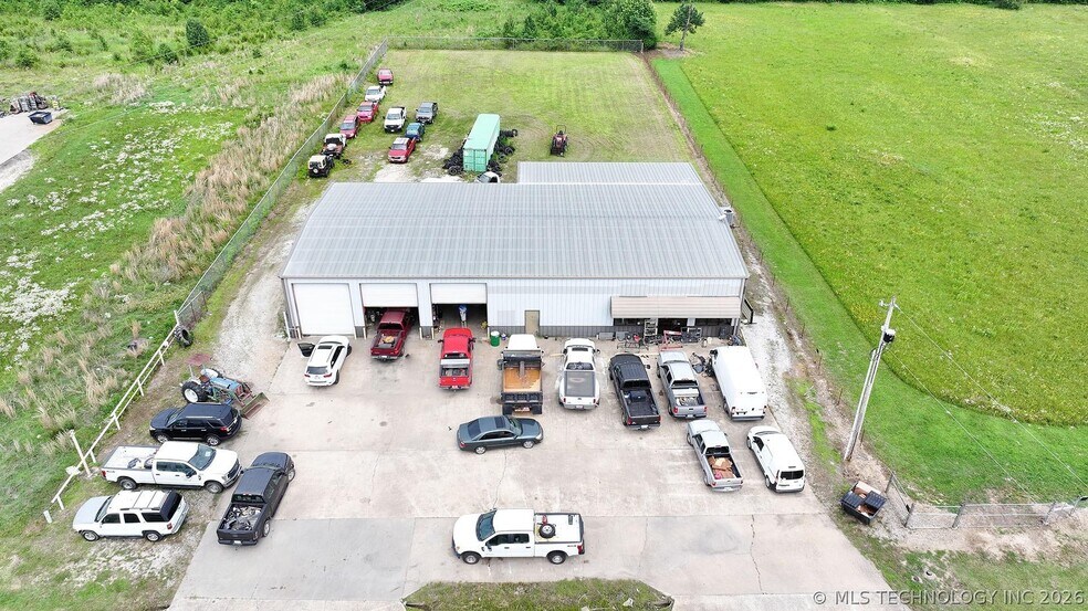 Primary Photo Of 802 N Thornton St, Vian Auto Repair For Sale