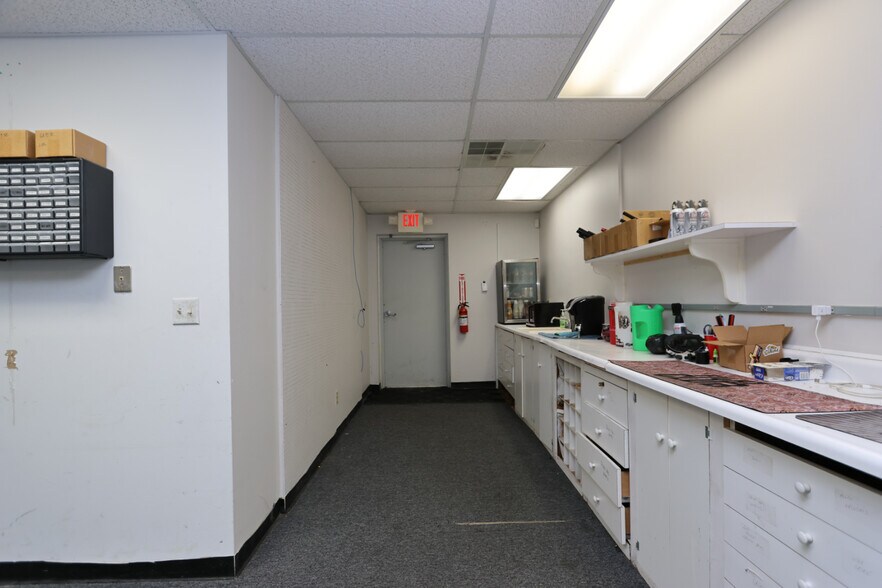 More Photos Of 25 S Lexington Springmill Rd, Mansfield Freestanding For Sale