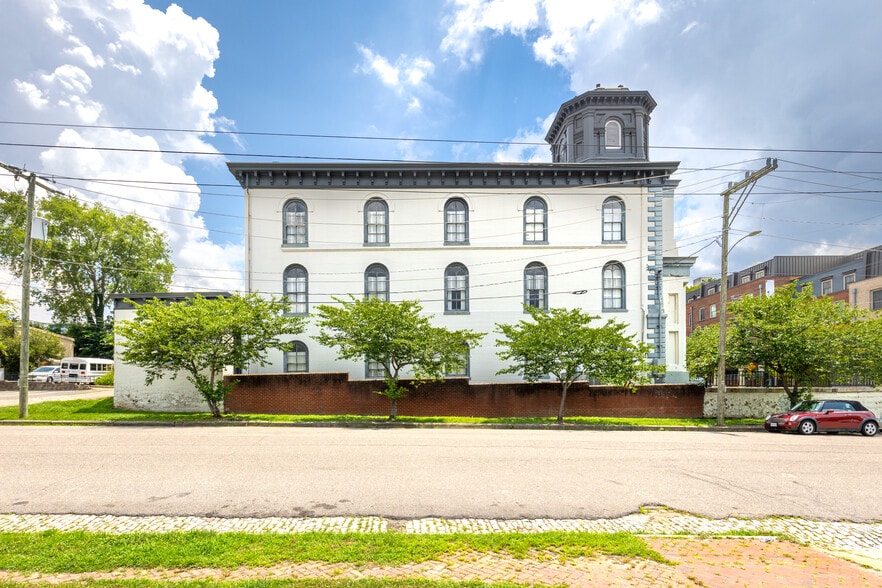 More Photos Of 2000 E Broad St, Richmond Religious Facility For Sale