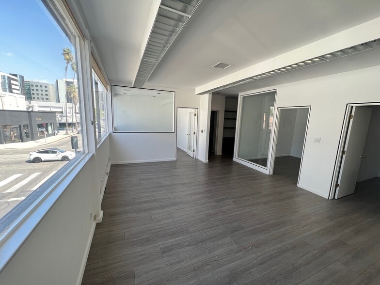 More Photos Of 101-109 S Robertson Blvd, Los Angeles Loft Creative Space For Lease