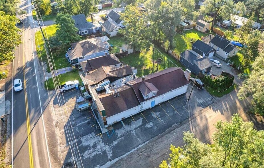 More Photos Of 1209 W Oakley Park Rd, Wolverine Lake Apartments For Sale