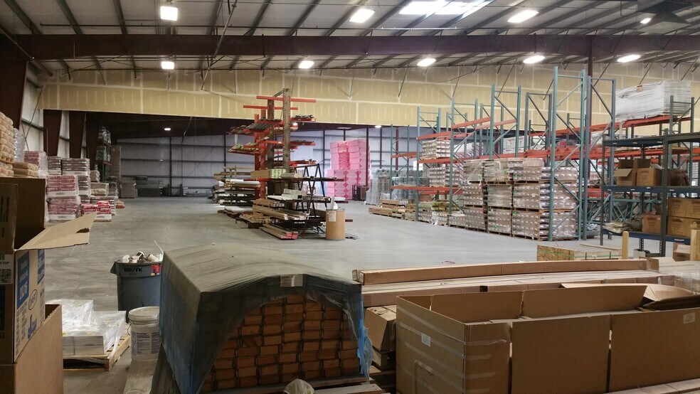 More Photos Of 3401 N Sillect Ave, Bakersfield Distribution For Lease