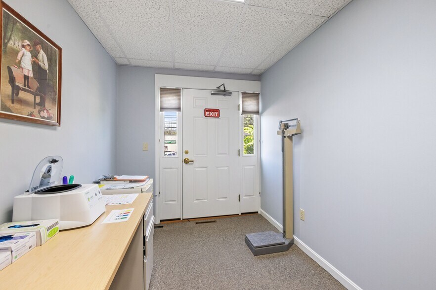 More Photos Of 214 Lake St, Bristol Office For Sale