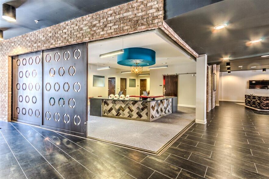 More Photos Of 395 S Highland St, Memphis Apartments For Lease