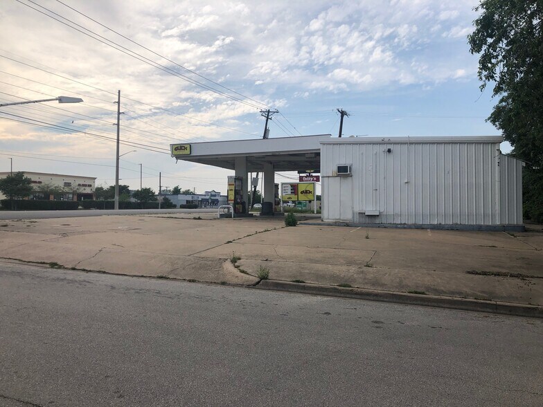 More Photos Of 3611 S Texas Ave, Bryan Service Station For Sale