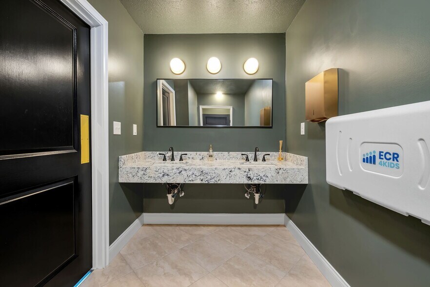 More Photos Of 4004 Golf Course Rd, Perry Lodge Meeting Hall For Sale