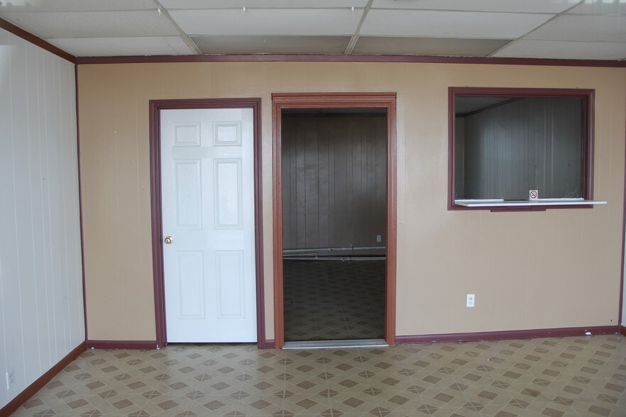 More Photos Of 1100 Main St, East Bernard Storefront For Lease