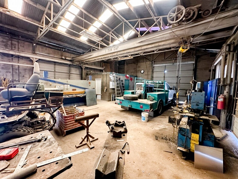 More Photos Of 604 Collins ave, Midland Warehouse For Sale