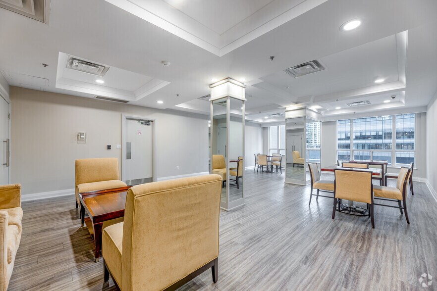 More Photos Of 925 Bay St, Toronto Apartments For Lease