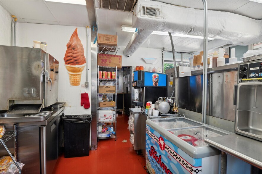 More Photos Of 1594 Market St, Linwood Freestanding For Sale