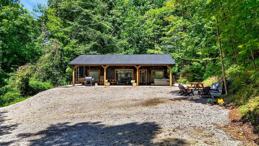 More Photos Of 21360 State Route 327, Laurelville Specialty For Sale