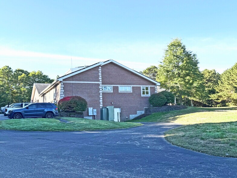 More Photos Of 15 Research Rd, East Falmouth Warehouse For Lease