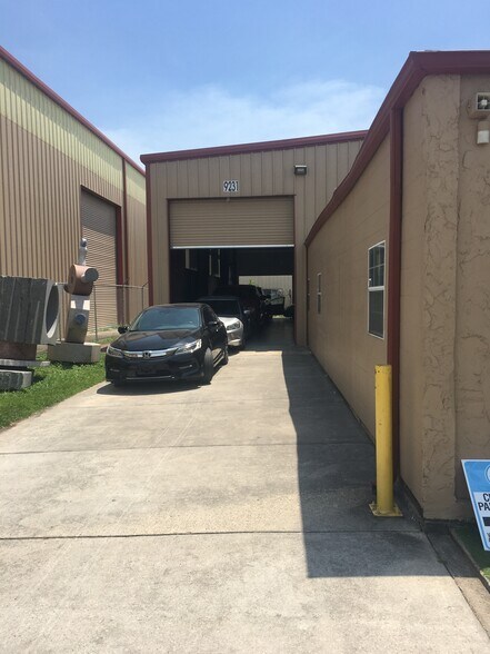 More Photos Of 9227 Alberene Dr, Houston Unknown For Lease