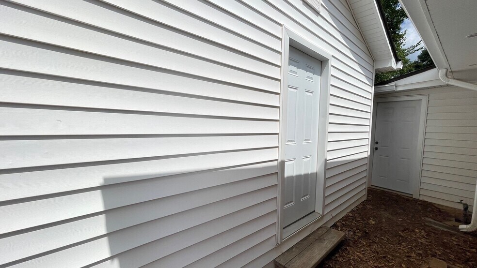 More Photos Of 14 Farmer St, Newnan Medical For Sale