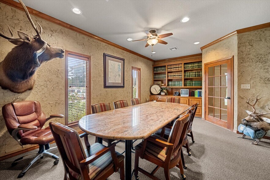 More Photos Of 2220 W 2nd Ave, Corsicana Office For Sale