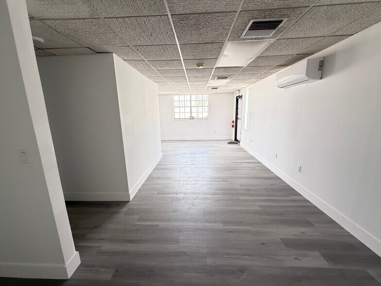 More Photos Of 14060 NW 19th Ave, Miami Manufacturing For Sale