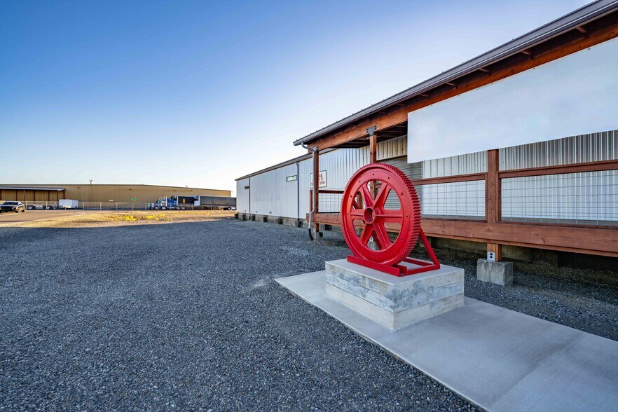 More Photos Of 8211 15th St, Medford Warehouse For Sale