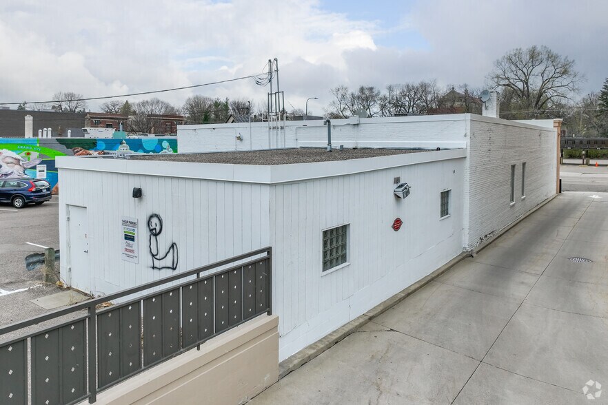 More Photos Of 1064-1068 Grand Ave, Saint Paul Freestanding For Lease