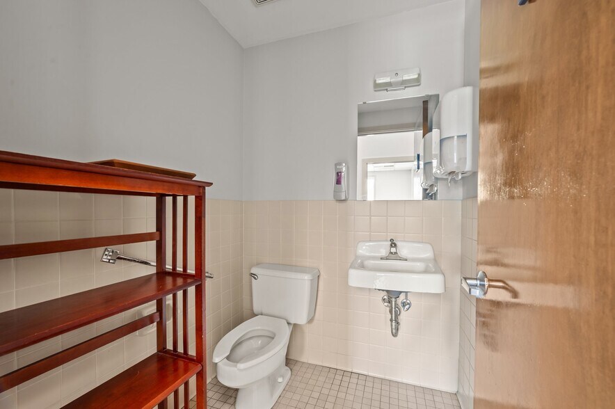 More Photos Of 2503 N Queen St, Kinston Medical For Sale