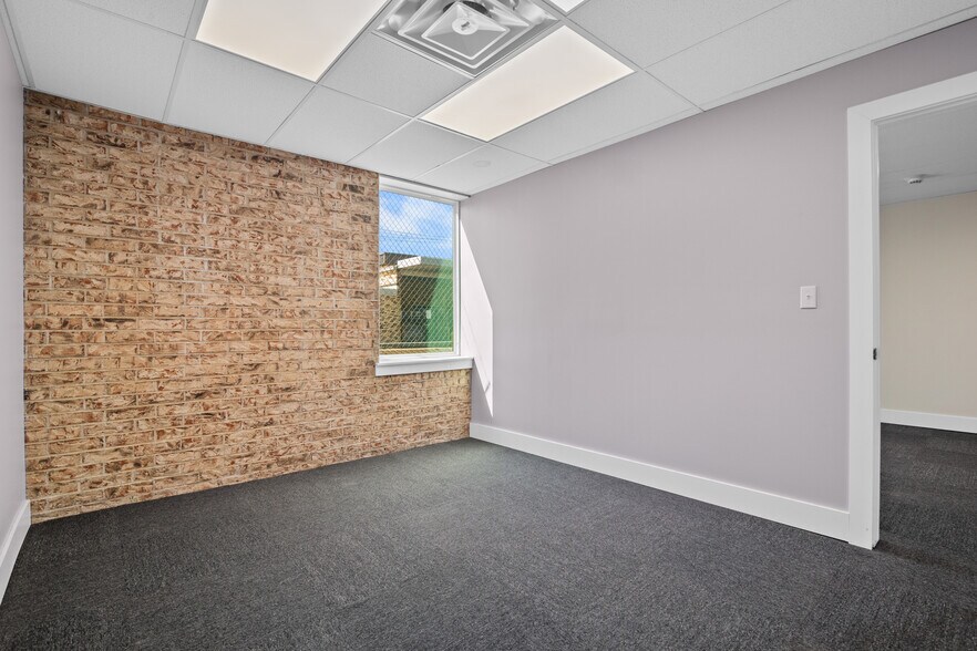More Photos Of 2300 E 14th St, Tulsa Office For Lease