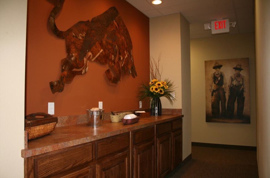 More Photos Of 1011 Surrey Ln, Flower Mound Office For Lease