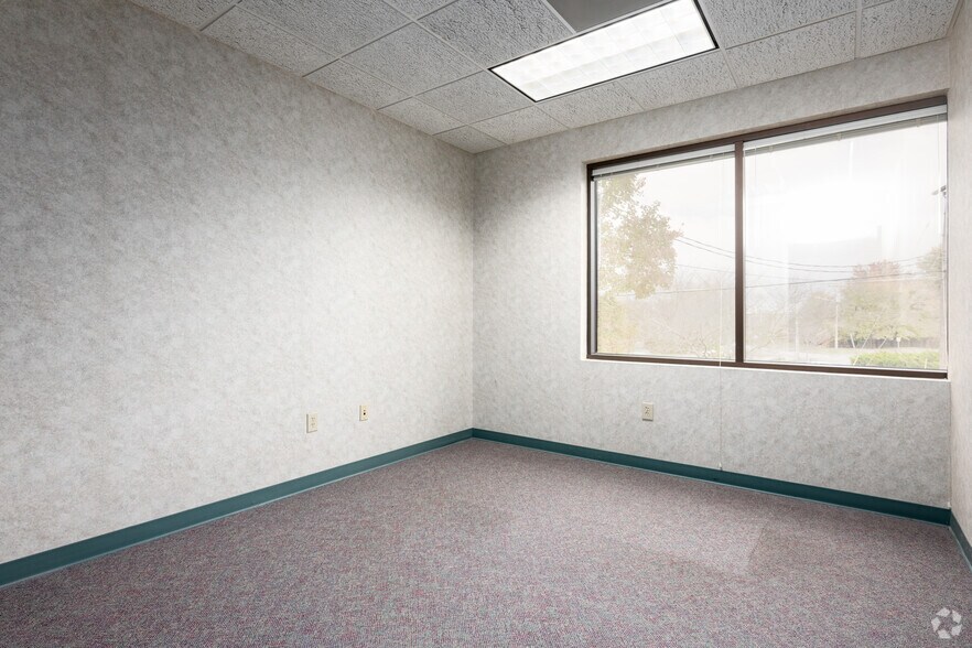 More Photos Of 1321 Long St, High Point Office For Lease