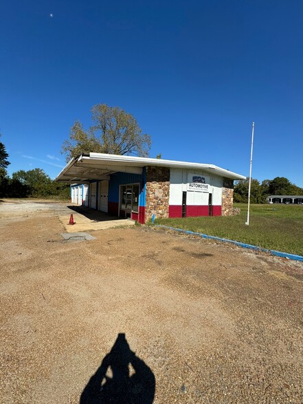 Primary Photo Of 7713 US Highway 51 N, Millington General Retail For Lease