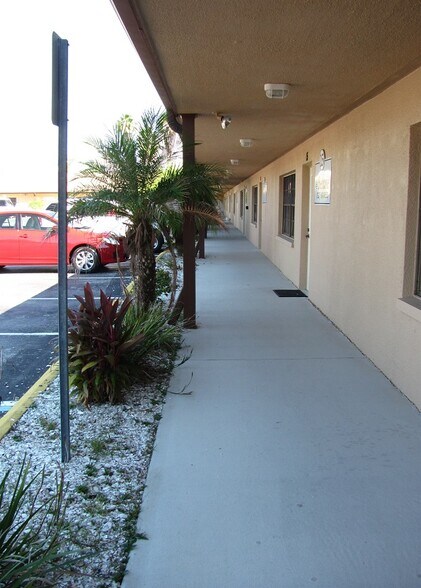 More Photos Of 13910 Fivay Rd, Hudson Medical For Lease