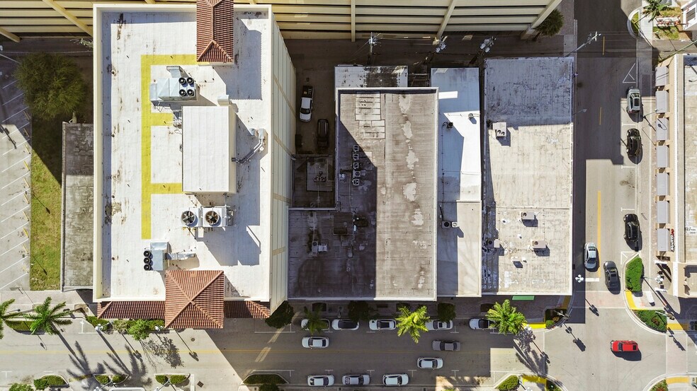 More Photos Of 1940 Harrison St, Hollywood Office For Lease