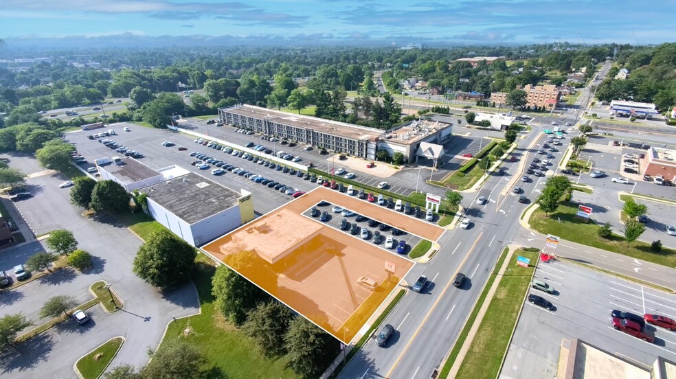 Primary Photo Of 102 Baughmans Ln, Frederick General Retail For Sale