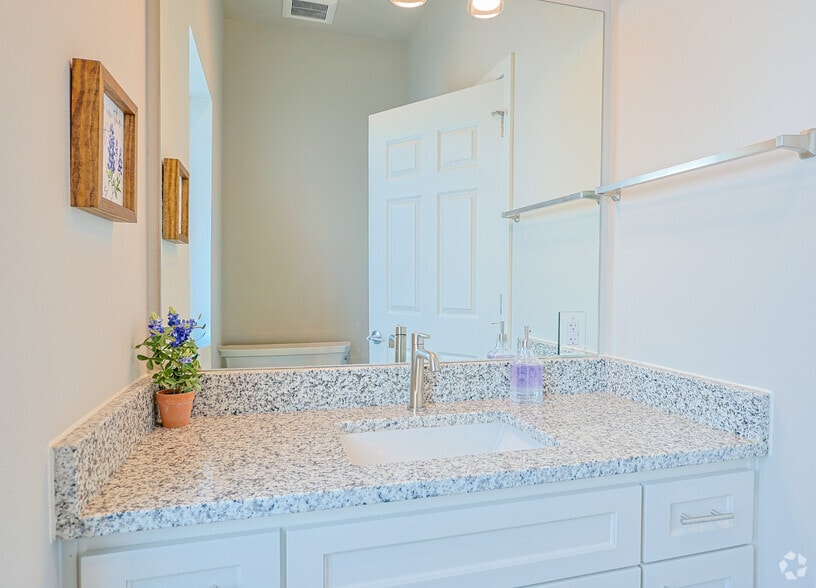 More Photos Of 109 N Lexington St, Manor Apartments For Lease