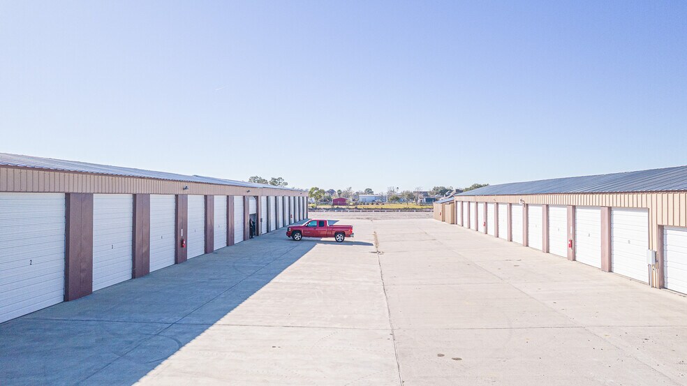 More Photos Of 207 27th St, San Leon Self Storage For Sale