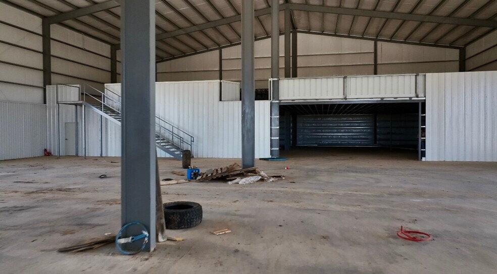 More Photos Of 7836 Old Campbellton Rd, Pleasanton Warehouse For Sale