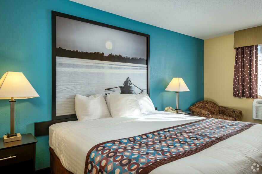 More Photos Of 917 E Milwaukee St, Whitewater Hotel For Sale