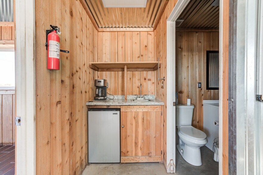 More Photos Of 4212 F M 2528, Lubbock Flex For Sale