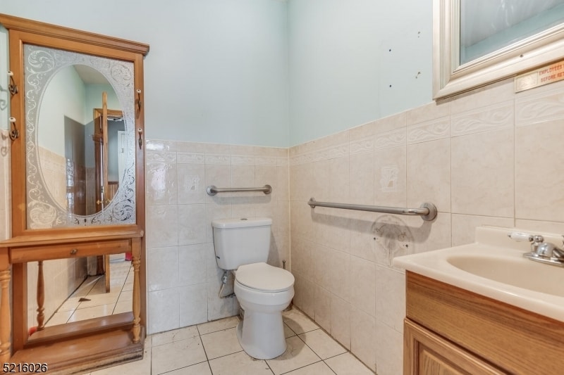 More Photos Of 489 U.S. 46, Oxford Storefront Retail Residential For Sale