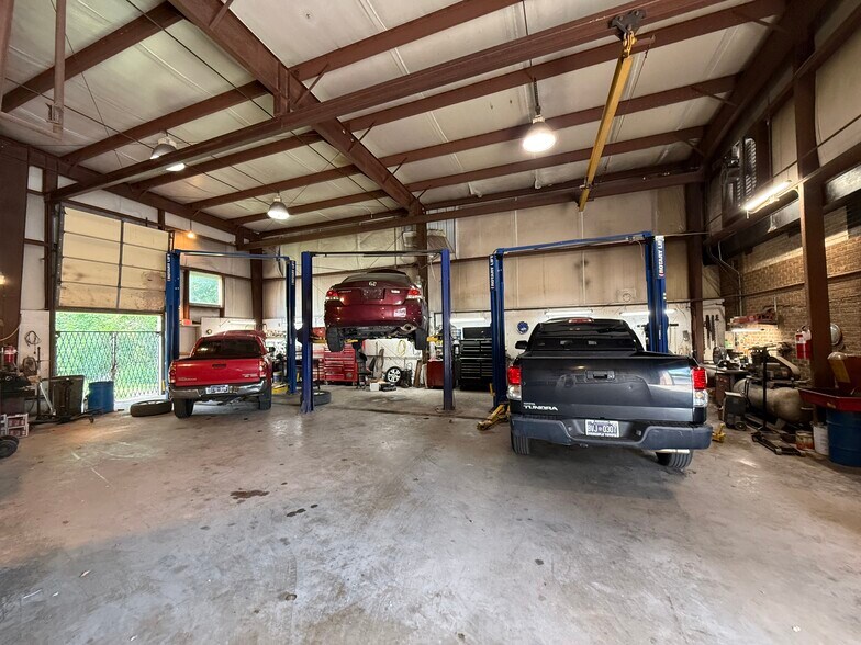 More Photos Of 862 Bartlett Rd, Memphis Auto Repair For Sale