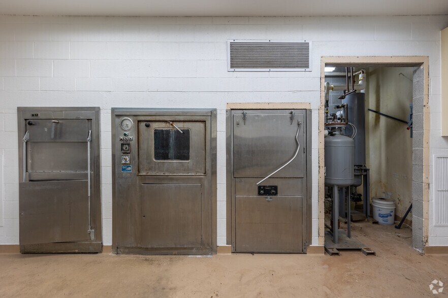 More Photos Of 110 E Warren Ave, Detroit Medical For Lease