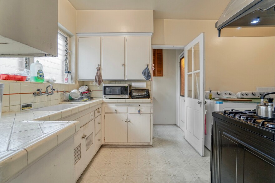 More Photos Of 728 S Genesee Ave, Los Angeles Apartments For Sale